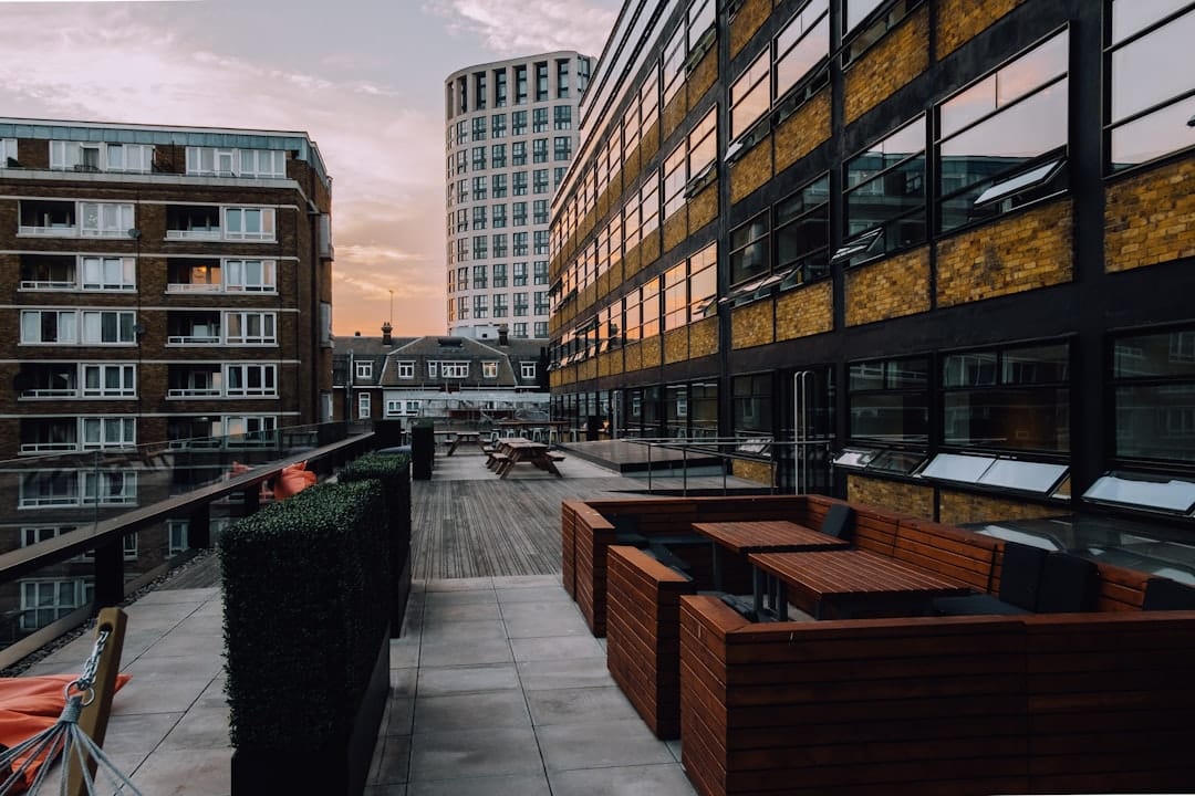 You are currently viewing Retractable vs. Fixed Patio Covers: Pros and Cons